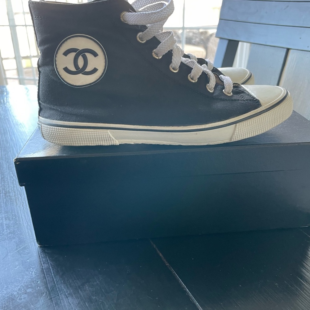 Chanel vintage high tops - Picture 2 of 7